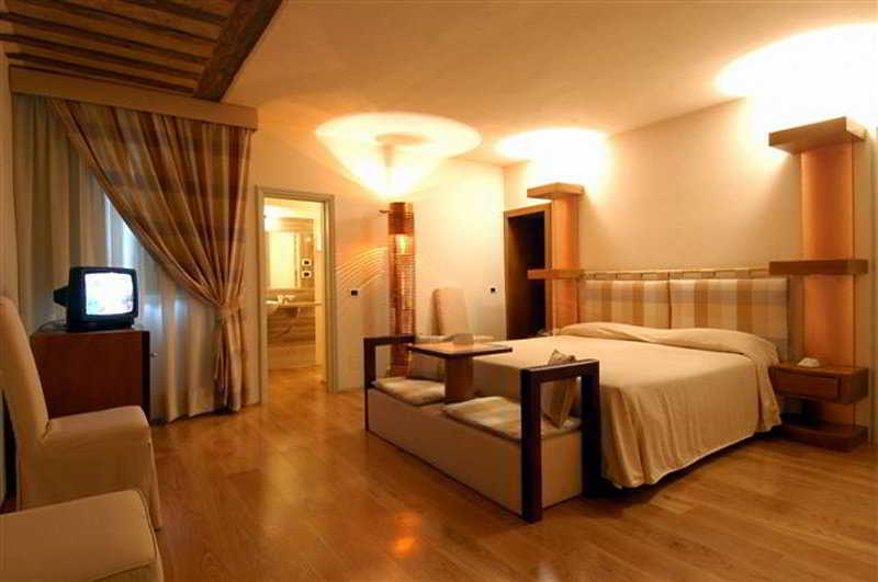 Grand Universe Lucca, Autograph Collection Номер фото